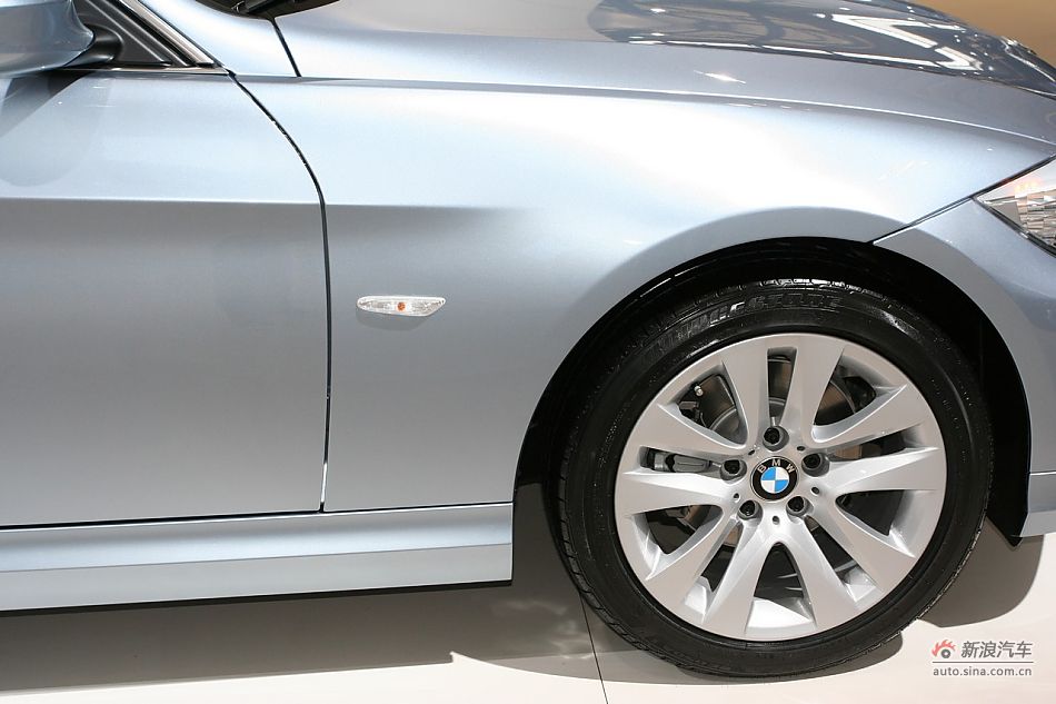 320i