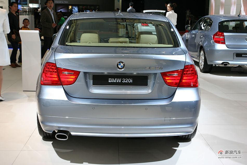 320i