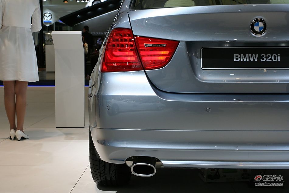 320i