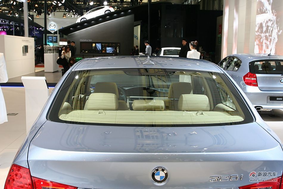 320i