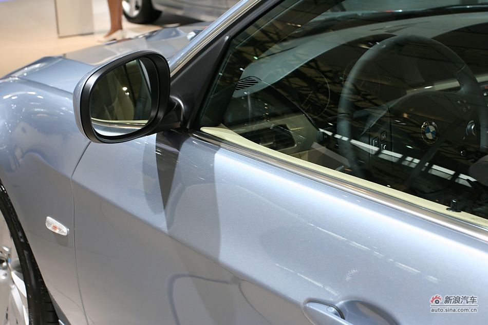 320i