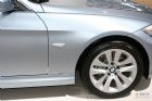 320i