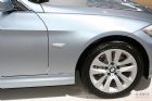 320i