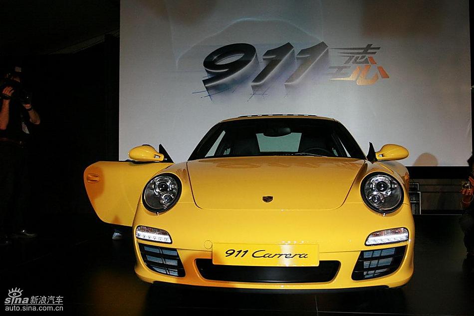 911 Carreraֳ