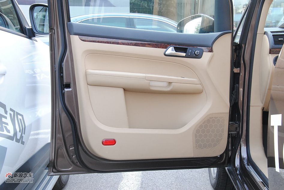 2011;1.4TSIԶ