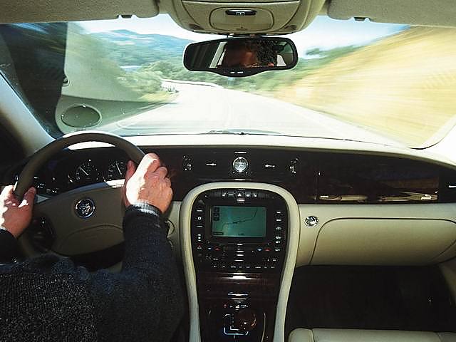 2004ݱXJ6