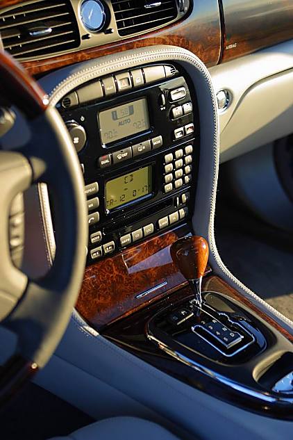 2004ݱXJ8