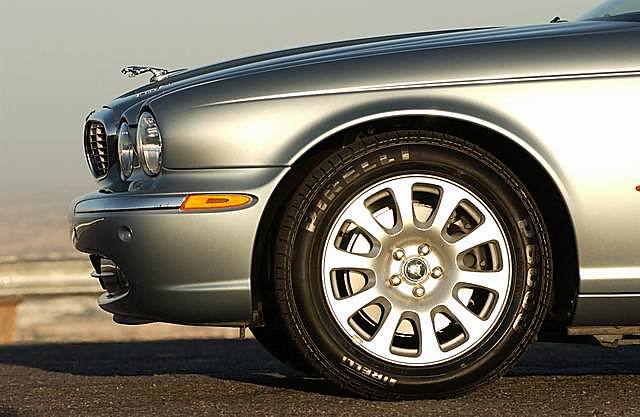 2004ݱXJ8