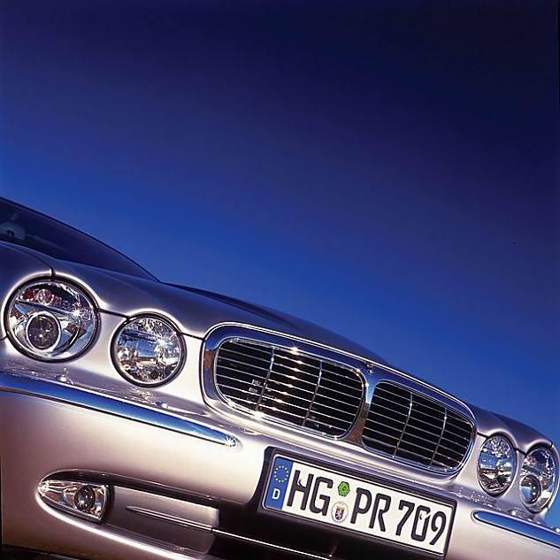 2004ݱXJ8