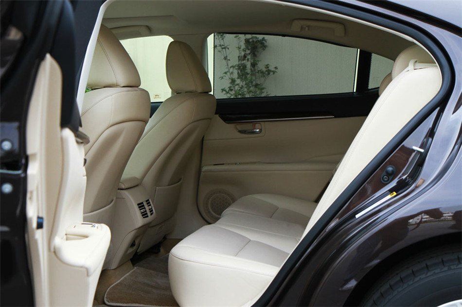 ׿˹ES300h 2013  ռ 