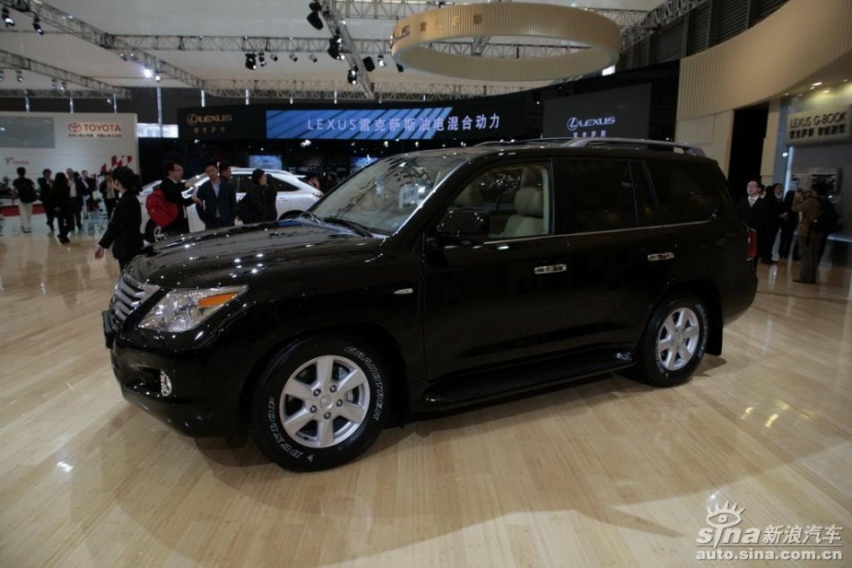 LX570