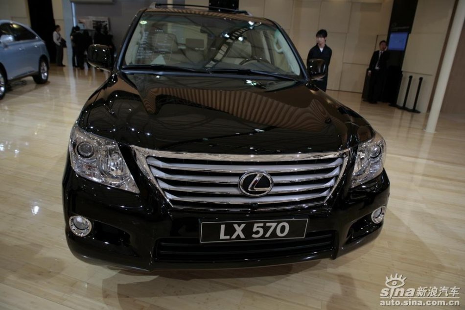 LX570
