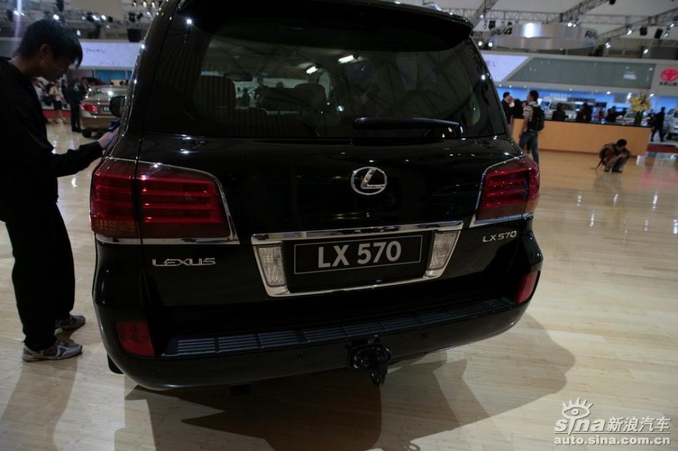 LX570