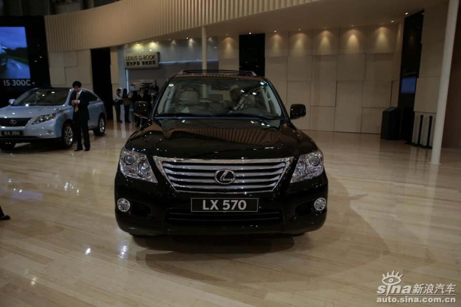 LX570