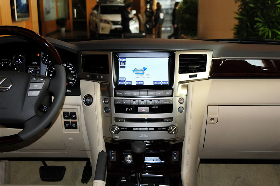 2013 LX570  