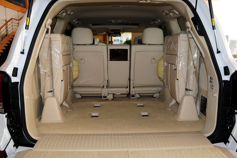 2013 LX570 ռ