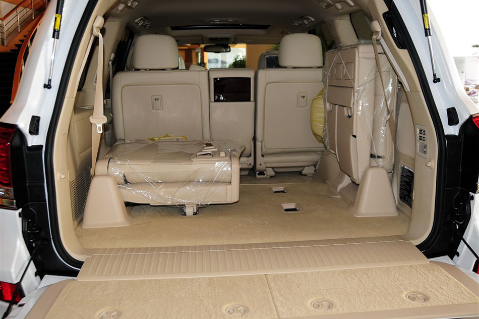 2013 LX570 ռ