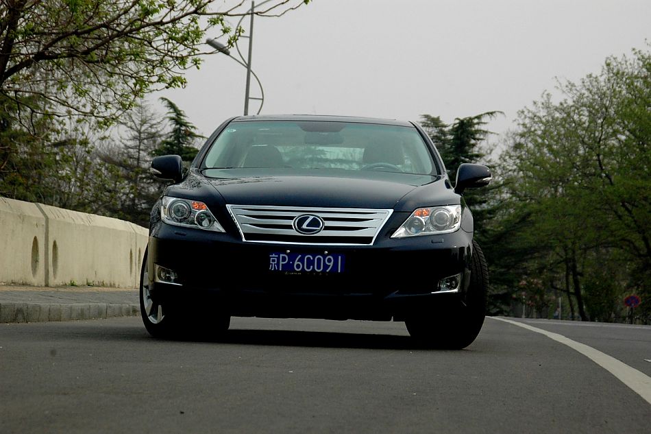 LEXUSLS600hl