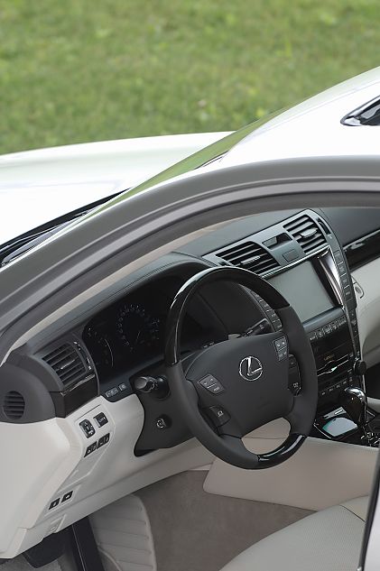 LS600hL