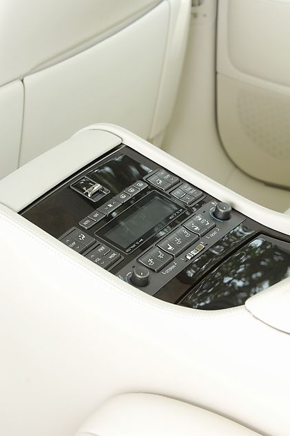 LS600hL