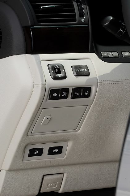 LS600hL