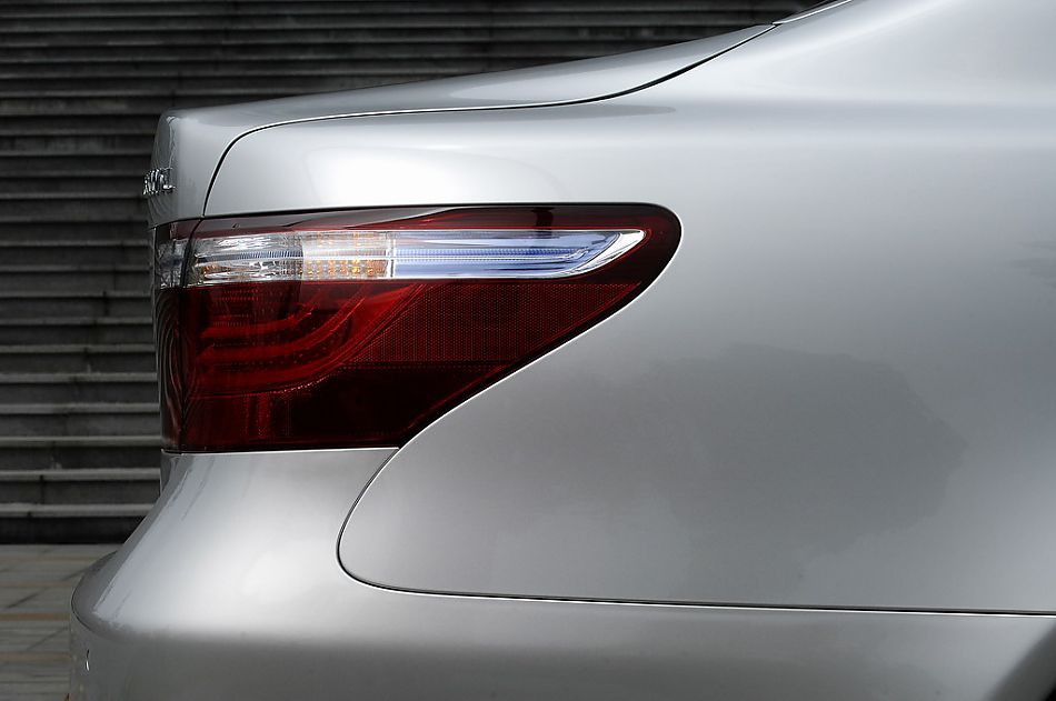 LS600hL