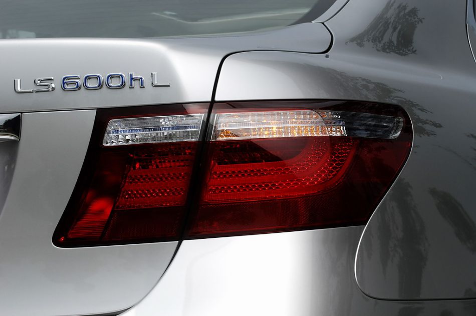 LS600hL