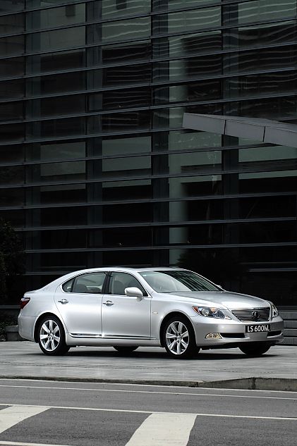 LS600hL