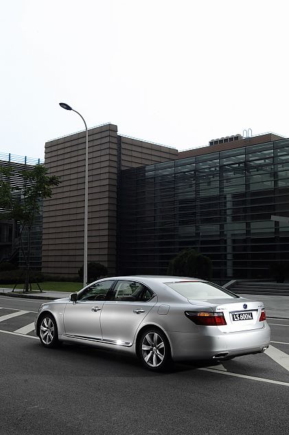 LS600hL