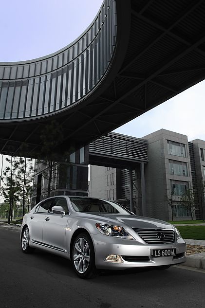 LS600hL