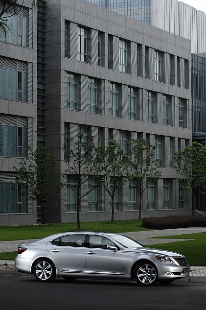 LS600hL