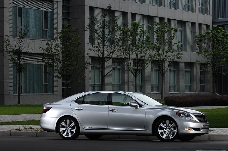 LS600hL