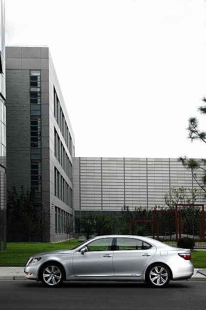 LS600hL