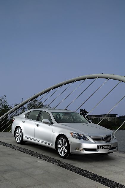 LS600hL