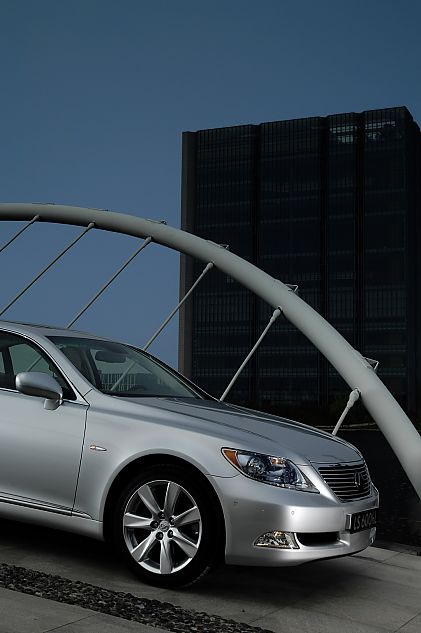 LS600hL