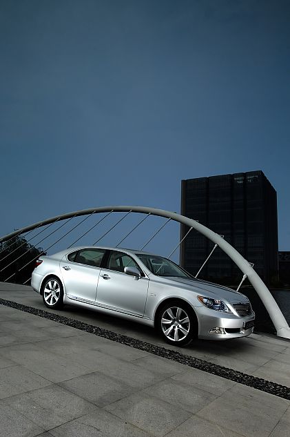 LS600hL