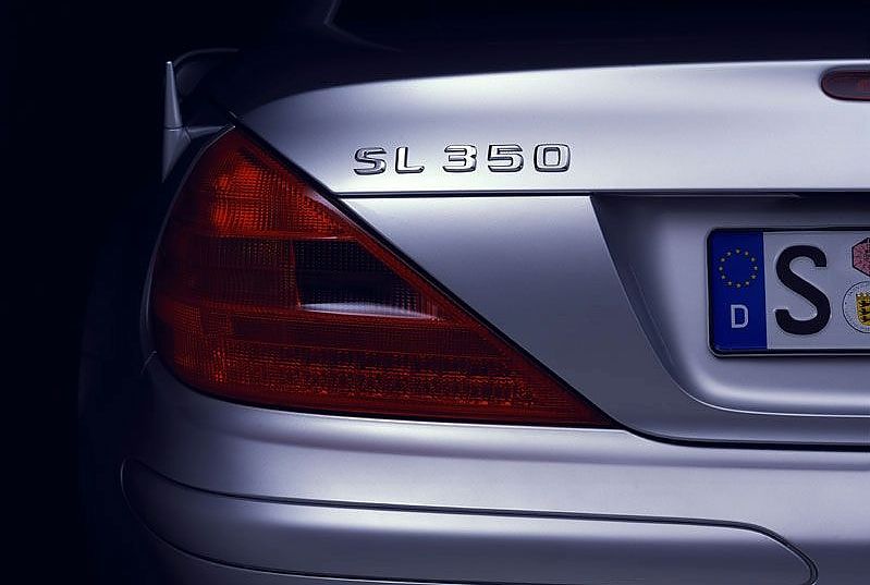 SLϵ