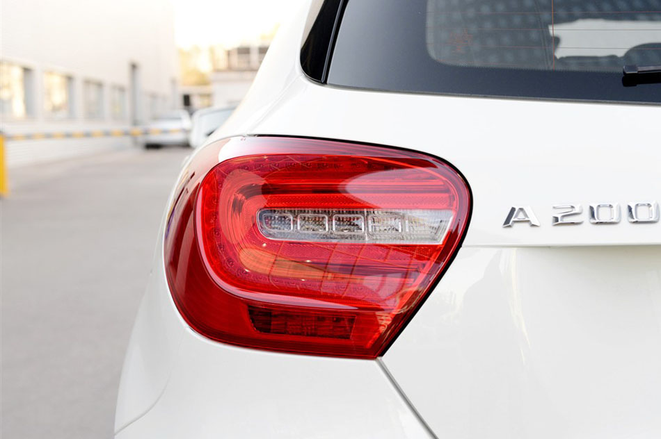 2015 A 200 ϸ