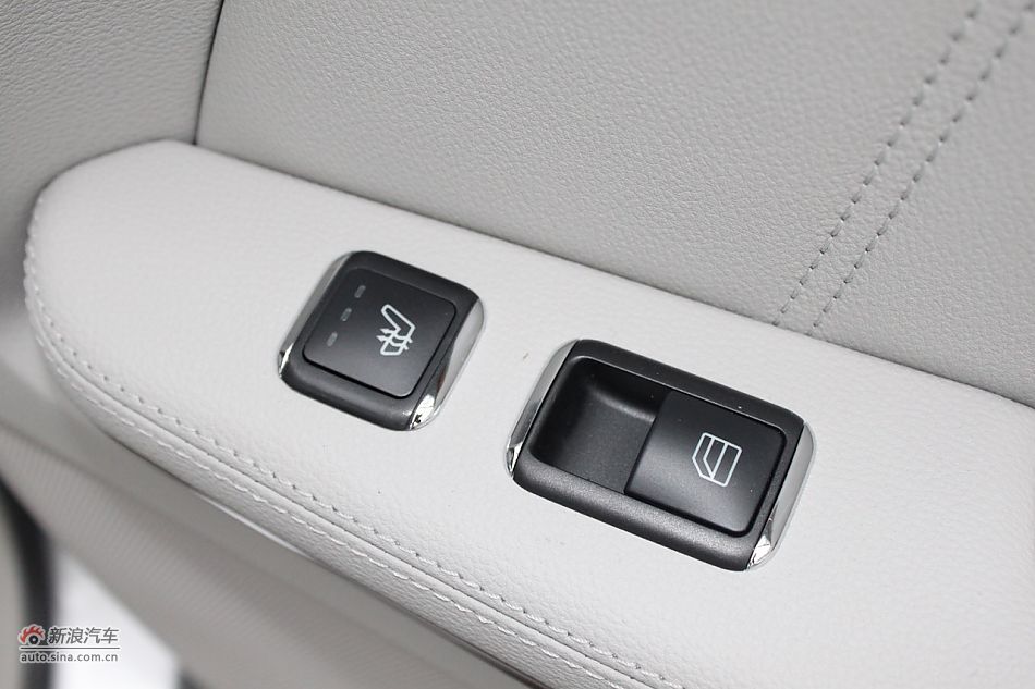 E300