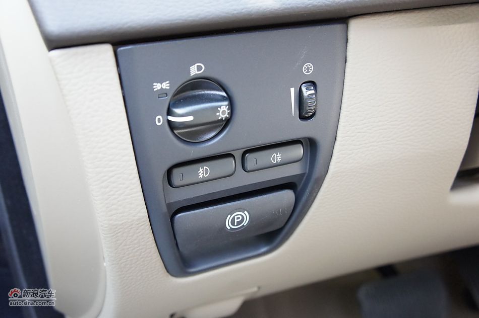 2012ֶXC90