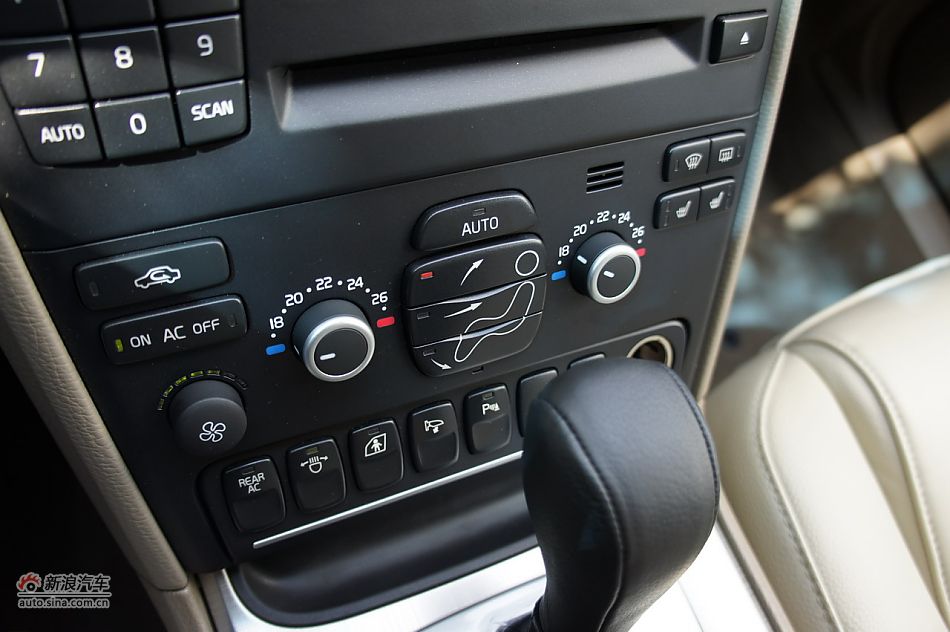 2012ֶXC90