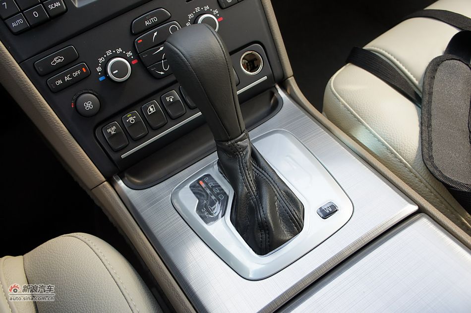 2012ֶXC90