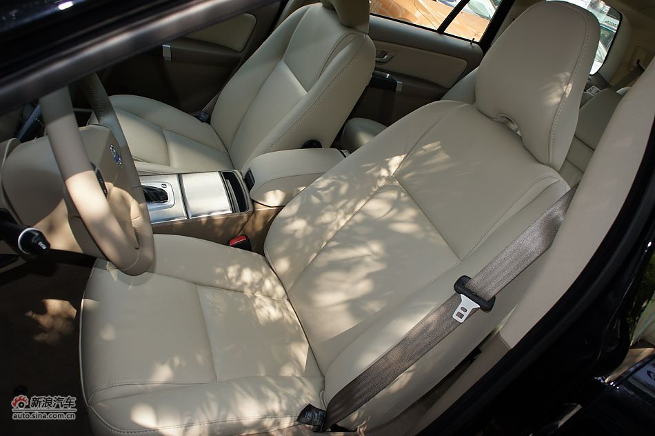 2012ֶXC90
