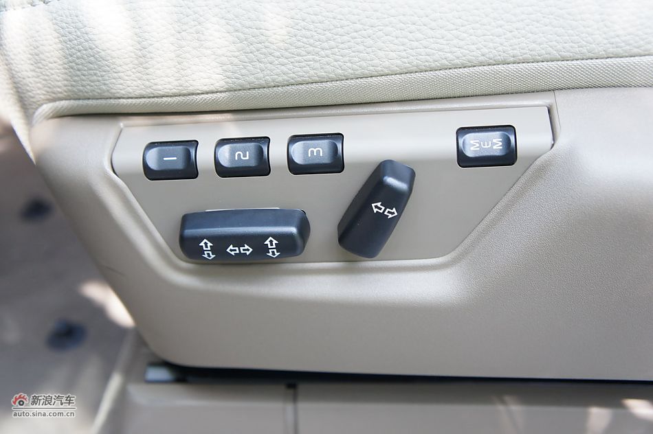 2012ֶXC90