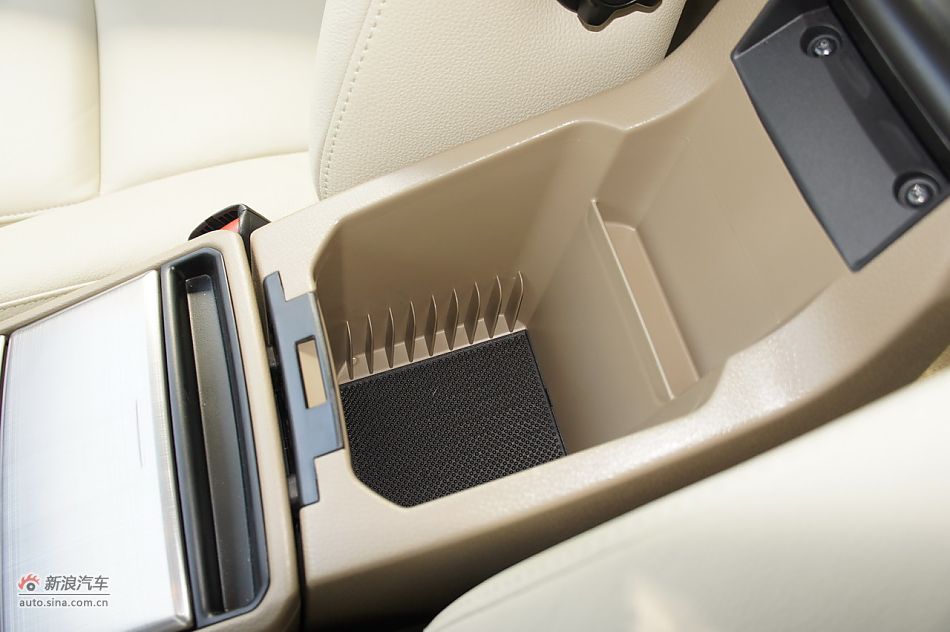 2012ֶXC90