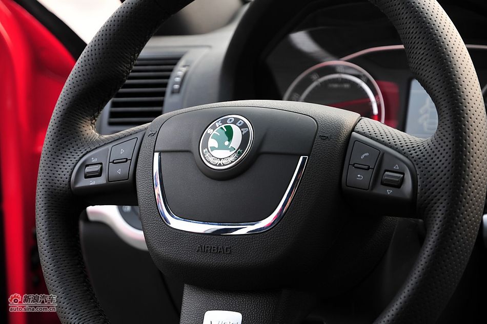 2010RS 2.0TSI+6DSG