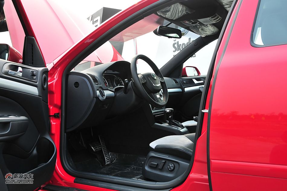 2010RS 2.0TSI+6DSG