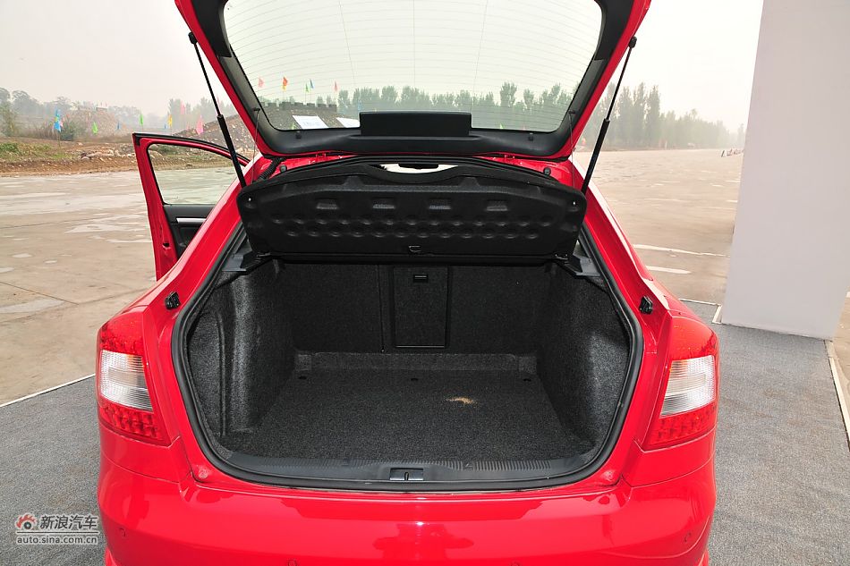 2010RS 2.0TSI+6DSG