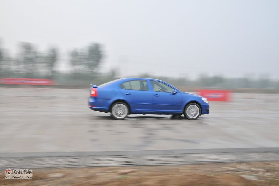 2010RS 2.0TSI+6DSG