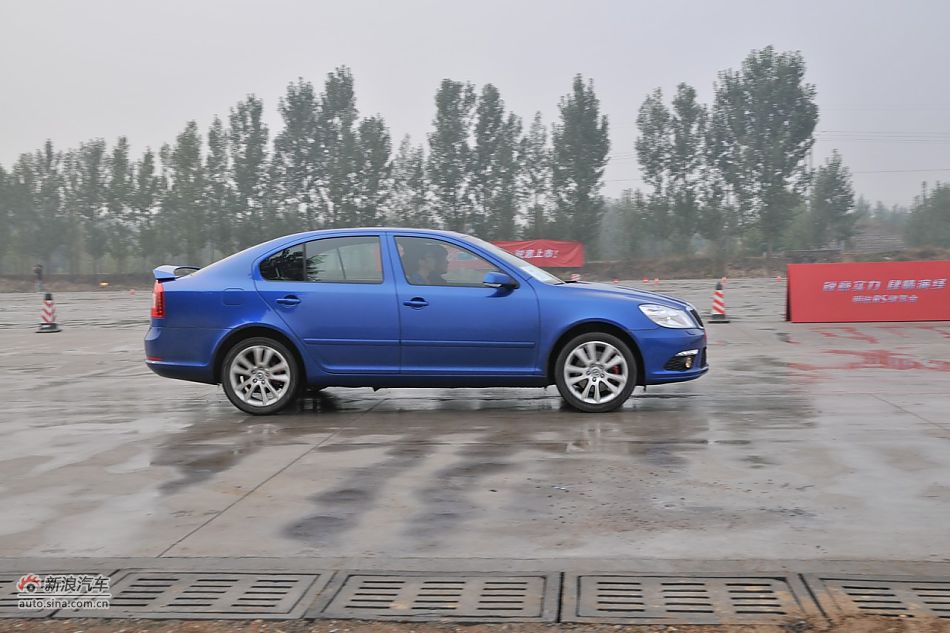 2010RS 2.0TSI+6DSG